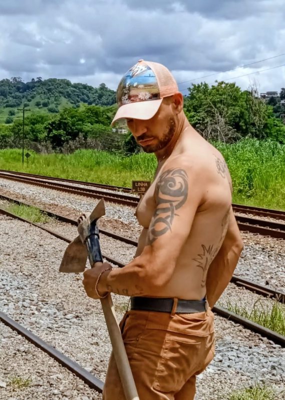 Guy Tavarez 9