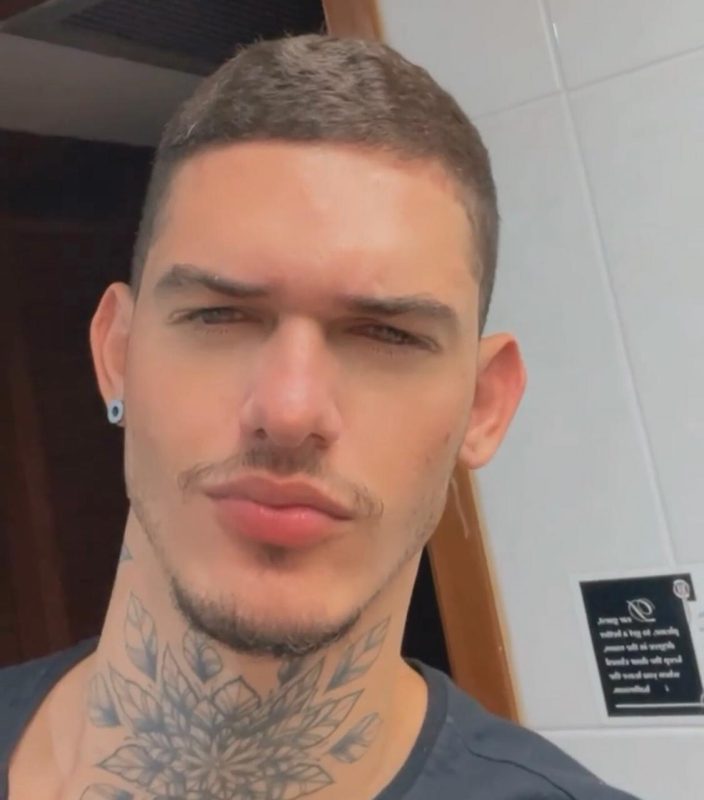 Adrian Magalhães