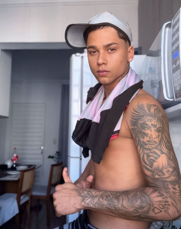 Alex Dotado 24