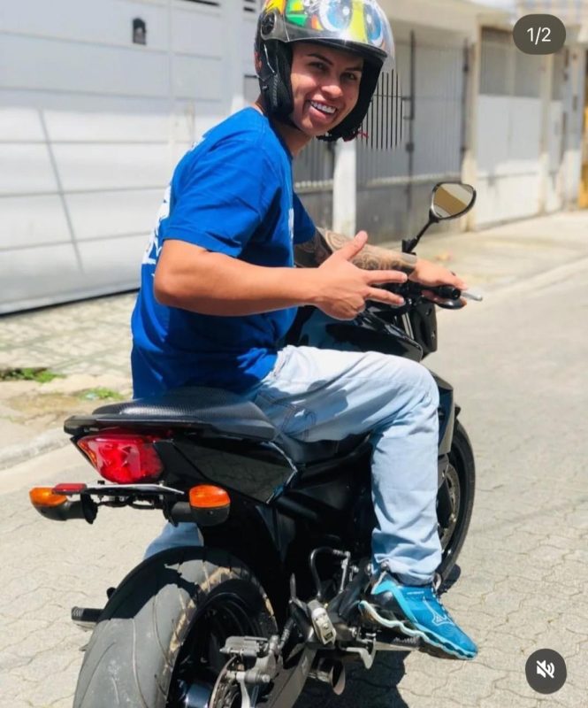 John Oliveira - Sem local