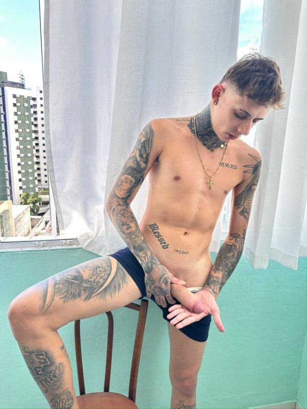Almeida Correia 22