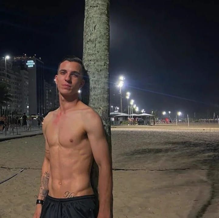 Hugo Oliiver 32