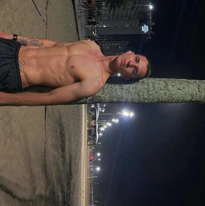 Hugo Oliiver 49