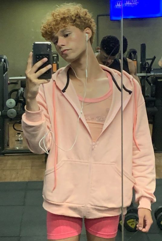 Femboy Novinho 102