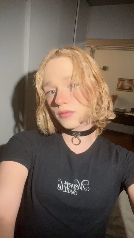 Femboy Novinho 22