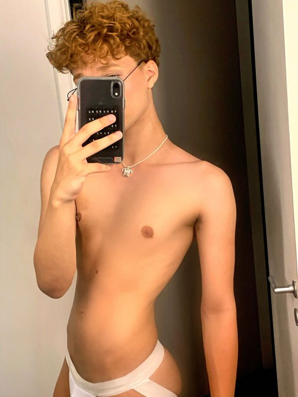 Femboy Novinho 84